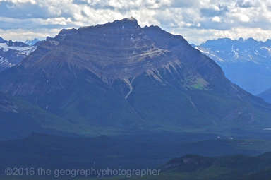 synclinal mountain